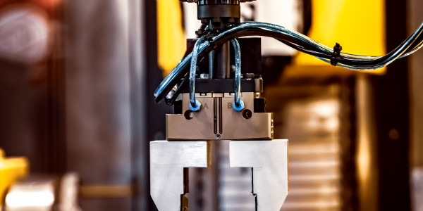 Garras Robóticas a Medida / Manos Robot / Grippers / EOAT Calaceite · Manos con ajuste Automático para diferentes Piezas