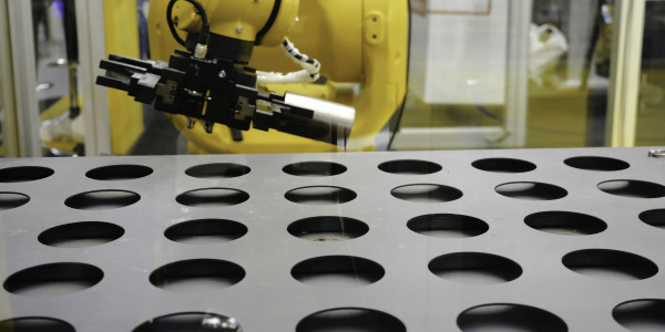 Garras Robóticas a Medida / Manos Robot / Grippers / EOAT Calaceite · Garras especiales para inserción de Piezas en Moldes